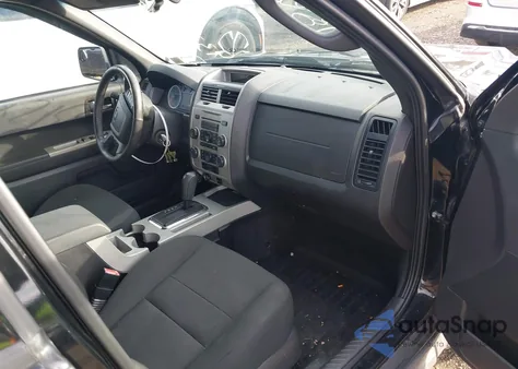 2010 Ford Escape Touring z USA, uszkodzony, nr VIN 1FMCU9D74AKB88875